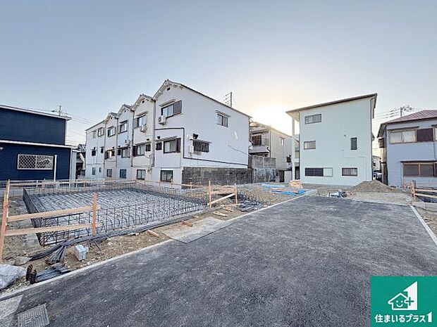 周辺は落ち着いた街並みの住宅地!子育てがしやすい住環境です!まだ未完成ですが、現地でしかわからない事もございます。是非一度ご覧ください。