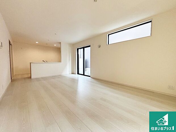 シンプルなリビングは、観葉植物等のインテリアを楽しめますね!パパ好みにも、ママ好みにも家具次第で雰囲気を変えることができます!