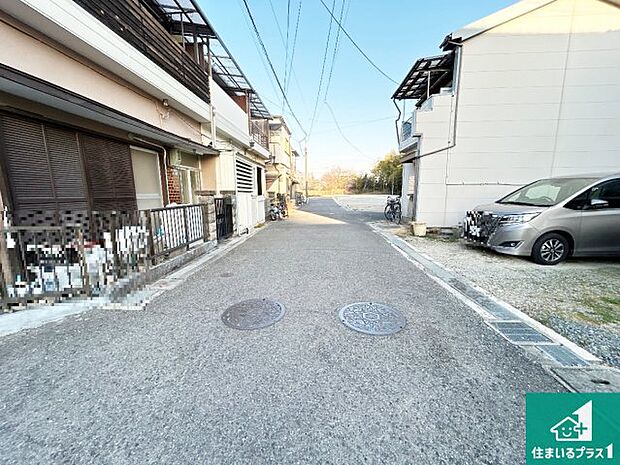 周辺は落ち着いた街並みの住宅地!子育てがしやすい住環境です!まだ未完成ですが、現地でしかわからない事もございます。是非一度ご覧ください。