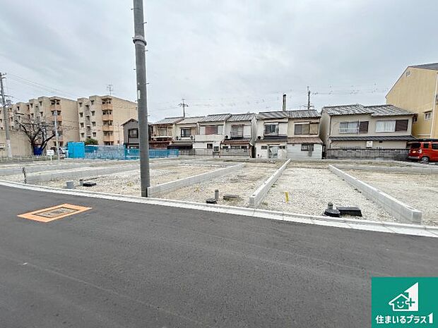 周辺は落ち着いた街並みの住宅地!子育てがしやすい住環境です!まだ未完成ですが、現地でしかわからない事もございます。是非一度ご覧ください。