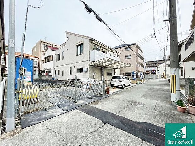 周辺は落ち着いた街並みの住宅地!子育てがしやすい住環境です!まだ未完成ですが、現地でしかわからない事もございます。是非一度ご覧ください。