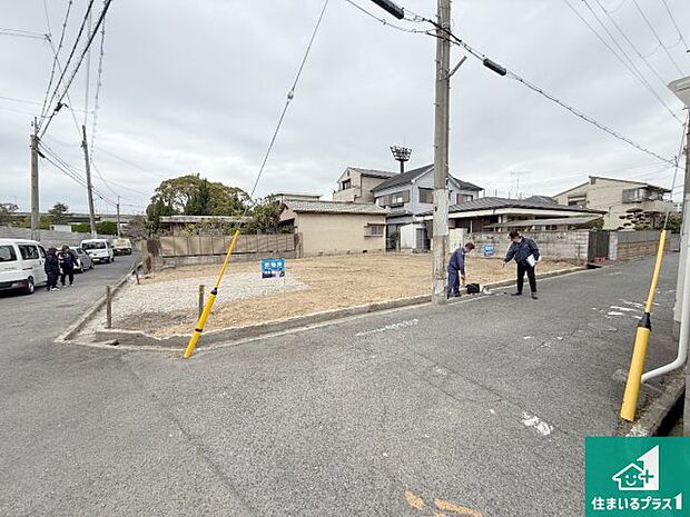 周辺は落ち着いた街並みの住宅地！子育てがしやすい住環境です！まだ未完成ですが、現地でしかわからない事もございます。是非一度ご覧ください。