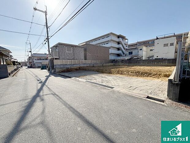 周辺は閑静な住宅街です。前面道路もしっかりと有りますので車の出し入れも安心ですよ!