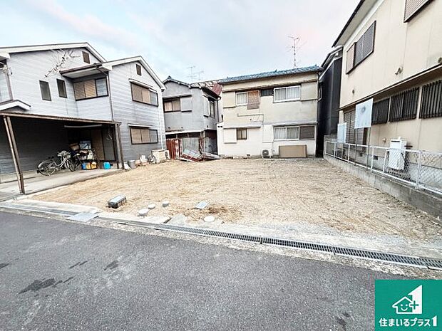 周辺は落ち着いた街並みの住宅地!子育てがしやすい住環境です!まだ未完成ですが、現地でしかわからない事もございます。是非一度ご覧ください。