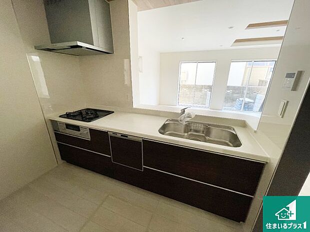 子供を見守りながらお料理が出来るため家族のコミュニケーションか増えます♪スペースが広く確保されている為お子様が大きくなったときは一緒に料理を楽しめます♪