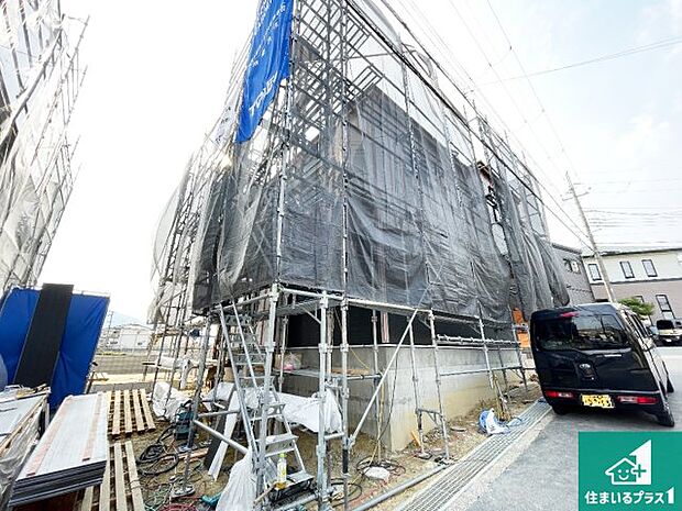 周辺は閑静な住宅街です。前面道路もしっかりと有りますので車の出し入れも安心ですよ!