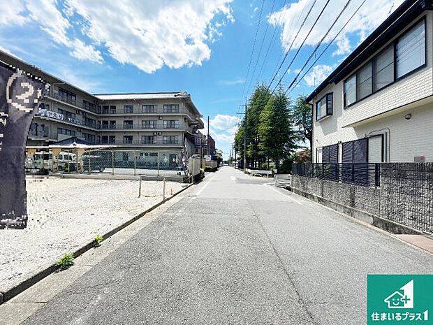 周辺は閑静な住宅街です。前面道路もしっかりと有りますので車の出し入れも安心ですよ!