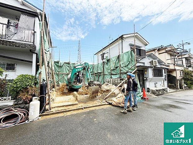 周辺は落ち着いた街並みの住宅地!子育てがしやすい住環境です!まだ未完成ですが、現地でしかわからない事もございます。是非一度ご覧ください。