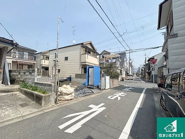 周辺は落ち着いた街並みの住宅地！子育てがしやすい住環境です！まだ未完成ですが、現地でしかわからない事もございます。是非一度ご覧ください。