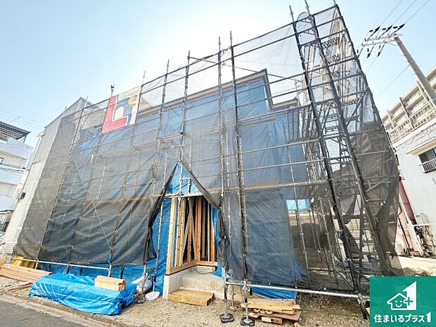 周辺は落ち着いた街並みの住宅地!子育てがしやすい住環境です!まだ未完成ですが、現地でしかわからない事もございます。是非一度ご覧ください。