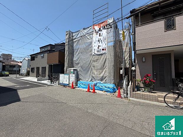 周辺は落ち着いた街並みの住宅地!子育てがしやすい住環境です!まだ未完成ですが、現地でしかわからない事もございます。是非一度ご覧ください。