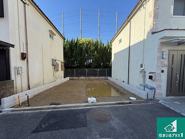 周辺は落ち着いた街並みの住宅地！子育てがしやすい住環境です！まだ未完成ですが、現地でしかわからない事もございます。是非一度ご覧ください。