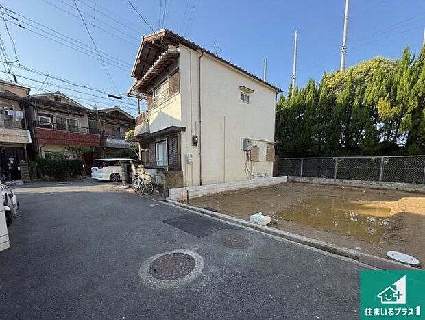 周辺は落ち着いた街並みの住宅地！子育てがしやすい住環境です！まだ未完成ですが、現地でしかわからない事もございます。是非一度ご覧ください。