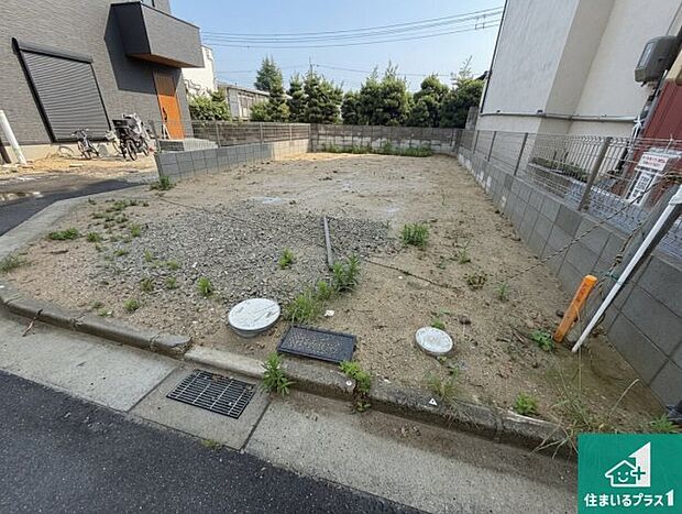 周辺は落ち着いた街並みの住宅地！子育てがしやすい住環境です！まだ未完成ですが、現地でしかわからない事もございます。是非一度ご覧ください。