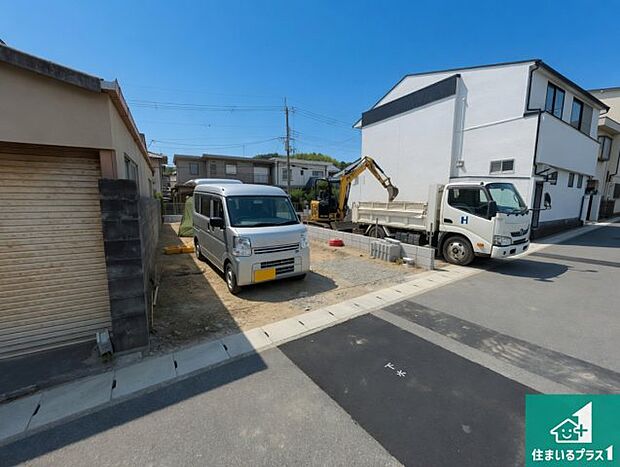 周辺は落ち着いた街並みの住宅地！子育てがしやすい住環境です！まだ未完成ですが、現地でしかわからない事もございます。是非一度ご覧ください。