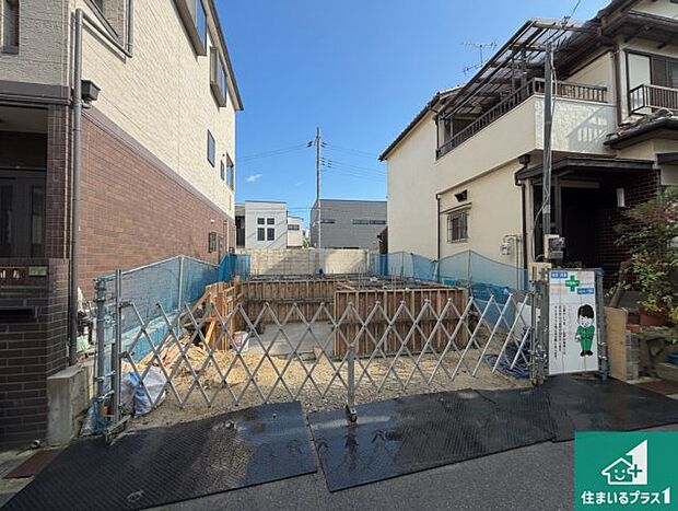 周辺は落ち着いた街並みの住宅地!子育てがしやすい住環境です!まだ未完成ですが、現地でしかわからない事もございます。是非一度ご覧ください。