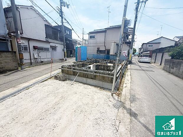 周辺は落ち着いた街並みの住宅地！子育てがしやすい住環境です！まだ未完成ですが、現地でしかわからない事もございます。是非一度ご覧ください。