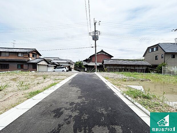 周辺は閑静な住宅街です。前面道路もしっかりと有りますので車の出し入れも安心ですよ！