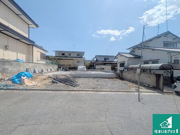 周辺は落ち着いた街並みの住宅地！子育てがしやすい住環境です！まだ未完成ですが、現地でしかわからない事もございます。是非一度ご覧ください。