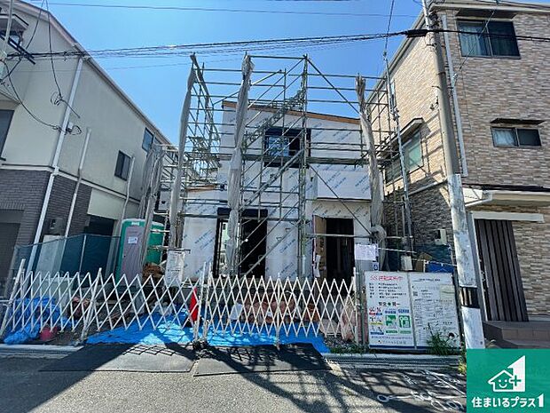 周辺は落ち着いた街並みの住宅地！子育てがしやすい住環境です！まだ未完成ですが、現地でしかわからない事もございます。是非一度ご覧ください。