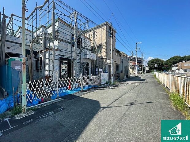 周辺は落ち着いた街並みの住宅地！子育てがしやすい住環境です！まだ未完成ですが、現地でしかわからない事もございます。是非一度ご覧ください。