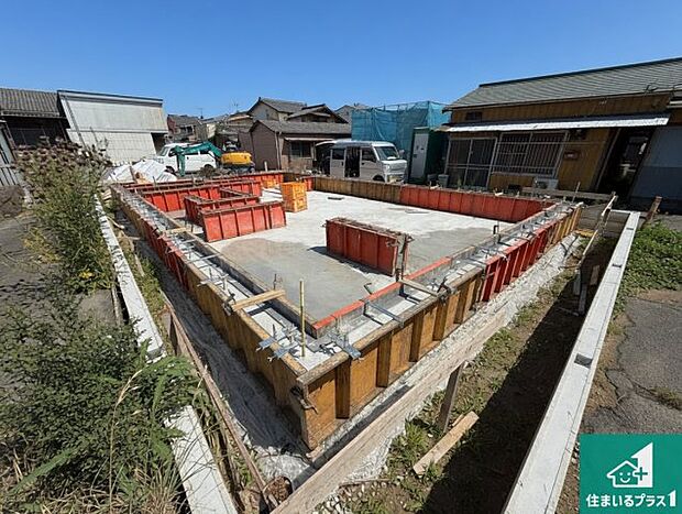 周辺は落ち着いた街並みの住宅地!子育てがしやすい住環境です!まだ未完成ですが、現地でしかわからない事もございます。是非一度ご覧ください。