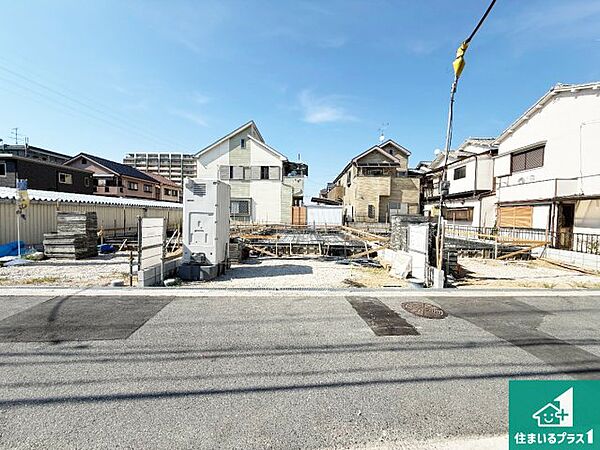 周辺は落ち着いた街並みの住宅地！子育てがしやすい住環境です！まだ未完成ですが、現地でしかわからない事もございます。是非一度ご覧ください。