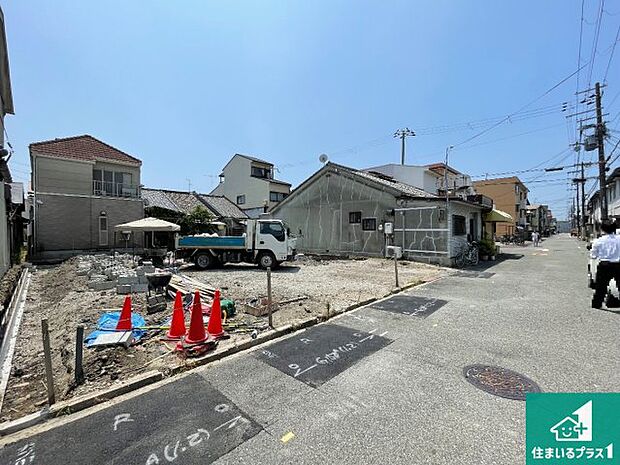 周辺は落ち着いた街並みの住宅地!子育てがしやすい住環境です!まだ未完成ですが、現地でしかわからない事もございます。是非一度ご覧ください。