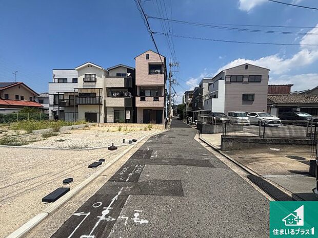周辺は落ち着いた街並みの住宅地!子育てがしやすい住環境です!まだ未完成ですが、現地でしかわからない事もございます。是非一度ご覧ください。