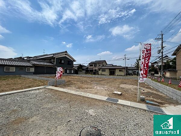 周辺は落ち着いた街並みの住宅地！子育てがしやすい住環境です！まだ未完成ですが、現地でしかわからない事もございます。是非一度ご覧ください。