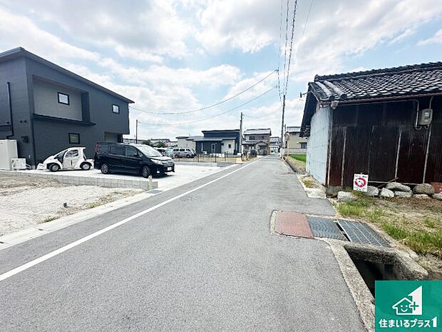 周辺は閑静な住宅街です。前面道路もしっかりと有りますので車の出し入れも安心ですよ!