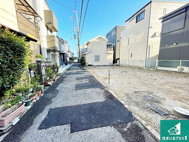周辺は落ち着いた街並みの住宅地！子育てがしやすい住環境です！まだ未完成ですが、現地でしかわからない事もございます。是非一度ご覧ください。