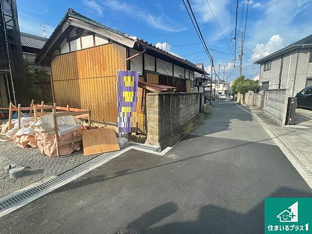 周辺は落ち着いた街並みの住宅地！子育てがしやすい住環境です！まだ未完成ですが、現地でしかわからない事もございます。是非一度ご覧ください。