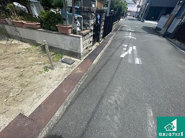 周辺は落ち着いた街並みの住宅地!子育てがしやすい住環境です!まだ未完成ですが、現地でしかわからない事もございます。是非一度ご覧ください。