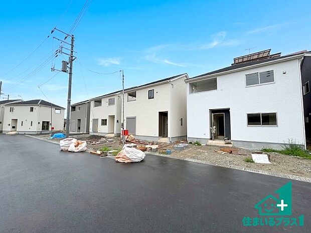周辺は閑静な住宅街です。前面道路もしっかりと有りますので車の出し入れも安心ですよ!