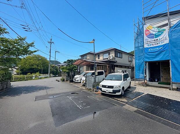 周辺は落ち着いた街並みの住宅地!子育てがしやすい住環境です!まだ未完成ですが、現地でしかわからない事もございます。是非一度ご覧ください。