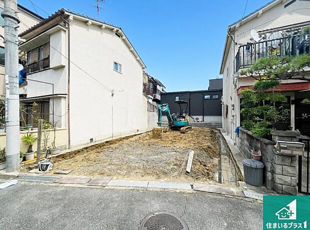 周辺は落ち着いた街並みの住宅地!子育てがしやすい住環境です!まだ未完成ですが、現地でしかわからない事もございます。是非一度ご覧ください。
