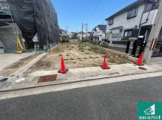 周辺は落ち着いた街並みの住宅地!子育てがしやすい住環境です!まだ未完成ですが、現地でしかわからない事もございます。是非一度ご覧ください。