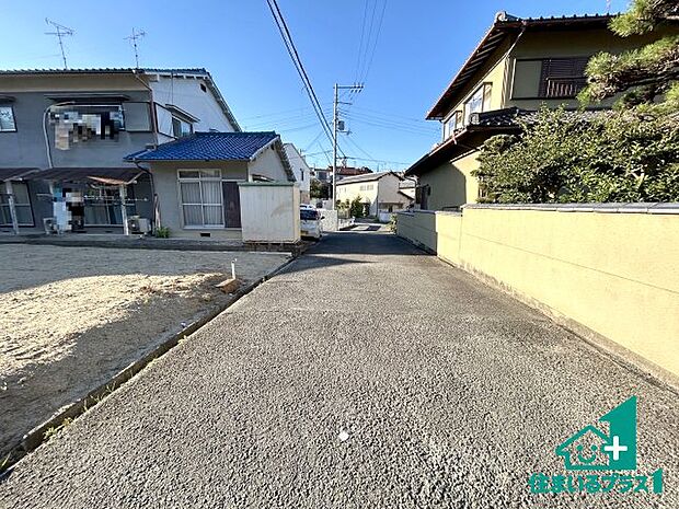 周辺は落ち着いた街並みの住宅地!子育てがしやすい住環境です!まだ未完成ですが、現地でしかわからない事もございます。是非一度ご覧ください。