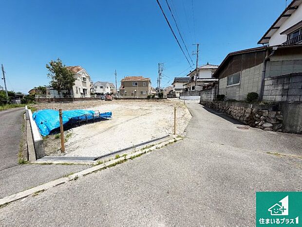 周辺は落ち着いた街並みの住宅地！子育てがしやすい住環境です！まだ未完成ですが、現地でしかわからない事もございます。是非一度ご覧ください。