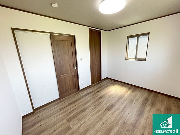 【洋室】シンプルな洋室は、自分好みのインテリアが楽しめます♪ご家族とインテリアや家具を選びに行くのは新築購入時の醍醐味の一つです。ぜひお楽しみください♪