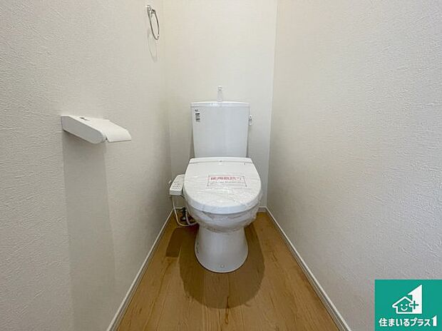 【トイレ】1・2階の2ヶ所にあるので、朝の忙しい時間の順番待ちもなく、深夜の利用にも大変便利です。