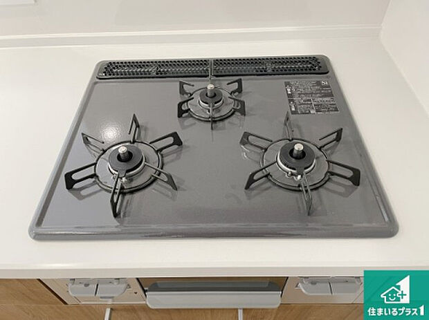 【コンロ】ダブル高火力Ｓｉセンサー付きコンロ！３口あるので、まとめて料理をする時も大活躍！