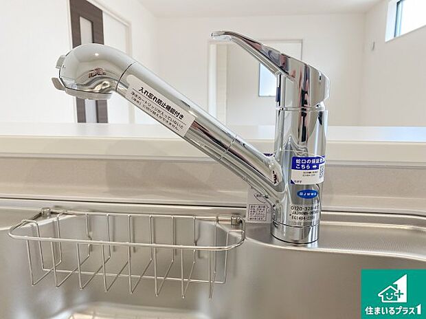 【キッチン水栓】浄水器を内蔵！炊飯時、お茶を作る時に安心してお水を使えます！お湯と冷水、浄水と原水、シャワーの切替えもワンタッチです！