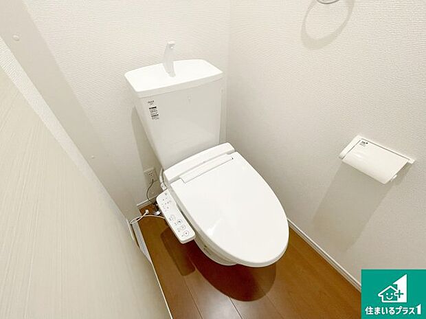 【トイレ】1・2階の2ヶ所にあるので、朝の忙しい時間の順番待ちもなく、深夜の利用にも大変便利です。