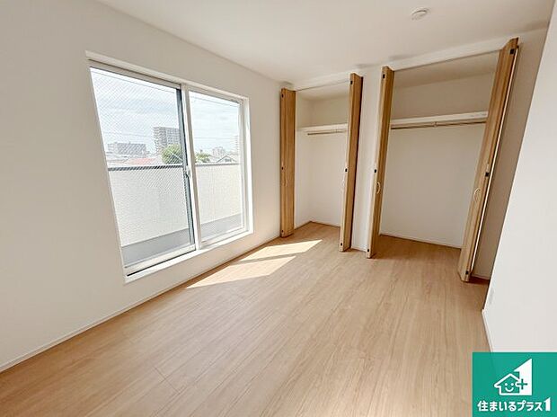 【洋室】収納スペースが充実しているので子供の成長に合わせてたくさん収納ができます!家族構成に合わせた様々な活用ができる収納!