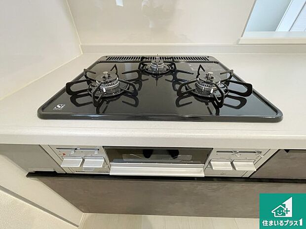 【コンロ】ダブル高火力Ｓｉセンサー付きコンロ！３口あるので、まとめて料理をする時も大活躍！