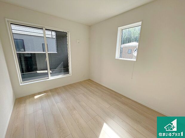 【洋室】シンプルな洋室は、自分好みのインテリアが楽しめます♪ご家族とインテリアや家具を選びに行くのは新築購入時の醍醐味の一つです。ぜひお楽しみください♪