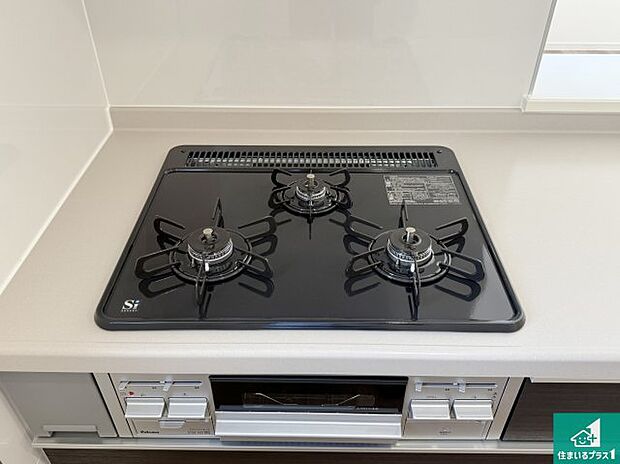 【コンロ】ダブル高火力Ｓｉセンサー付きコンロ！３口あるので、まとめて料理をする時も大活躍！