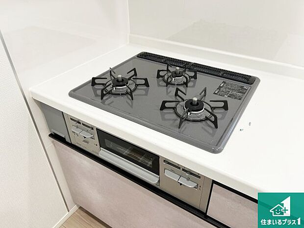 【コンロ】ダブル高火力Ｓｉセンサー付きコンロ！３口あるので、まとめて料理をする時も大活躍！